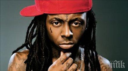 самолетът лил уейн кацна аварийно епилептичен пристъп свари рапъра въздуха