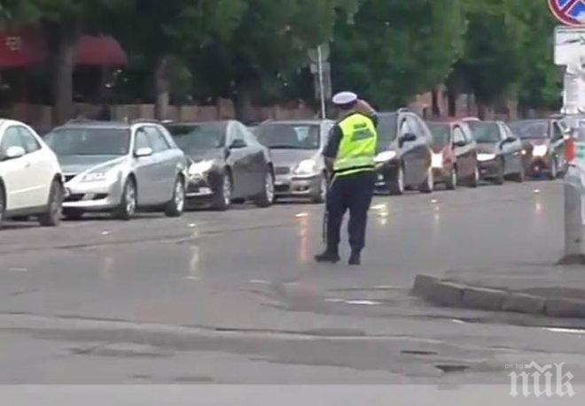 ЕКСПЕРИМЕНТ НА ПИК TV! Вакханалия на шосето в Овча купел! Баш тарикатите в София карат така, но когато се появи полиция… 