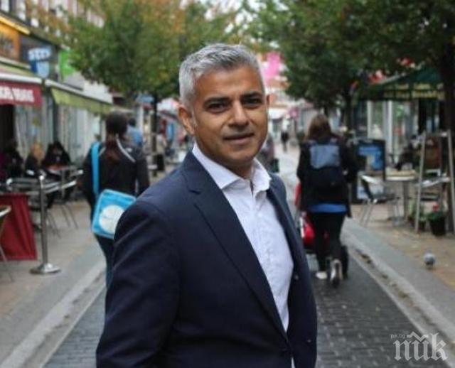 Новият кмет на Лондон на война със секси рекламите по автобусите