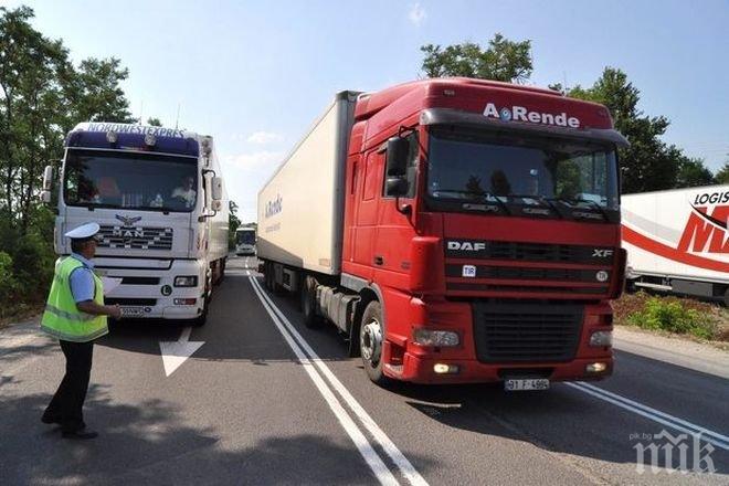 ПИК TV: Двама ранени при изпреварване на ТИР в Кресненското дефиле