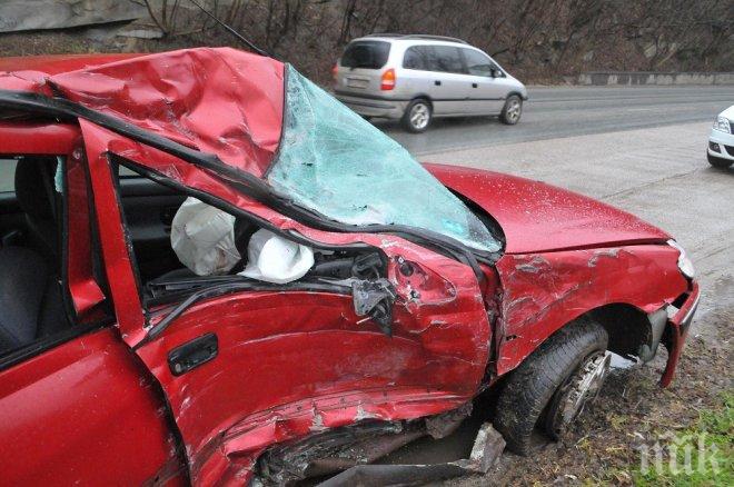 Синът на безследно изчезнал и издирван от Интерпол размаза пежото си на Е-79