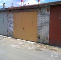 Професор на нож със съсед за незаконни гаражи