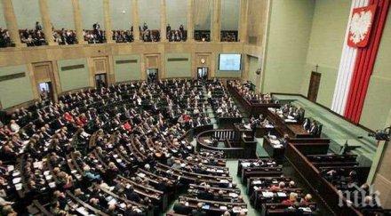 полският сенат прие антитерористичен закон разрешаващ подслушването