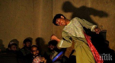 талибаните превръщат момчета сексуални роби изпращат атакуват полицаи афганистан