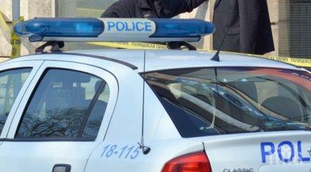 внимавайте апаши рокли върлуват къщи дворове