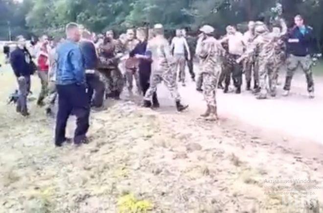 Екшън! Запасняци се изнервиха от чакане да стъпят на плаца, напиха се и се сбиха (ВИДЕО)