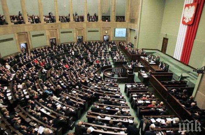 Полският сенат прие антитерористичен закон, разрешаващ подслушването