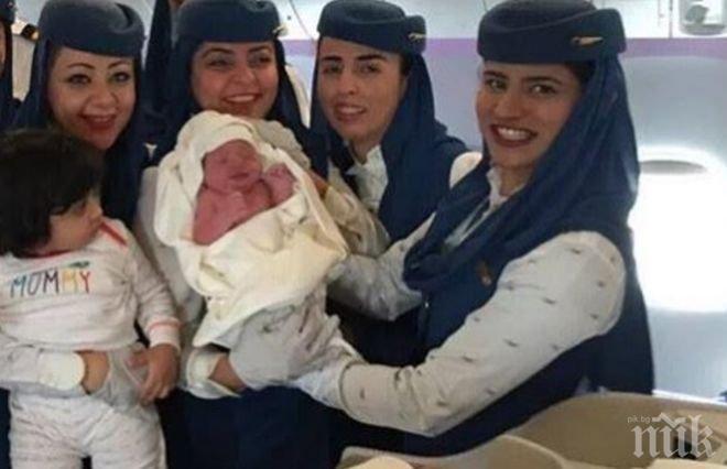 Стюардеси изродиха бебе в самолет, кацнал извънредно на Хийтроу (СНИМКА/ВИДЕО)
