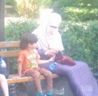 Жена с бурка насред Морската градина в Бургас вдигна на крак ВМРО. Глобиха ли я?

