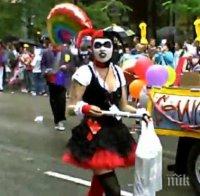 Гей парадът в София тръгна, засега без провокации (видео)