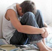 Докато спи! 11-годишно момче отвлечено от дома си, бито и захвърлено на площада