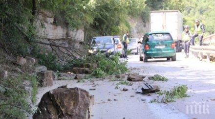 свлачище блокира пътя арбанаси