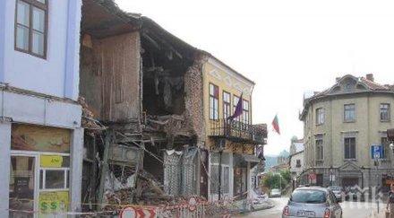 срути поредната вековна къща търново