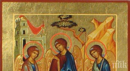 свети дух църквата прославя светата животворна троица