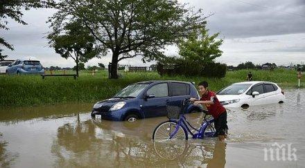 евакуират хиляди заради порои южната част япония