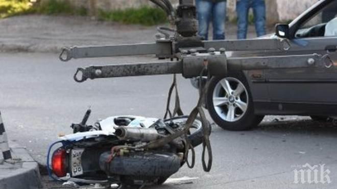 Страшна трагедия на пътя! 8-годишен издъхна, а братчето му бере душа след меле с мотор 