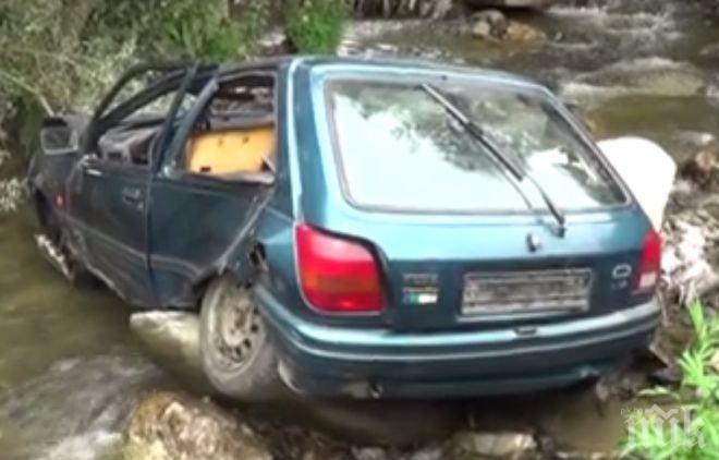 ПИК TV: Автомобил излетя от пътя Симитли – Банско и падна в река