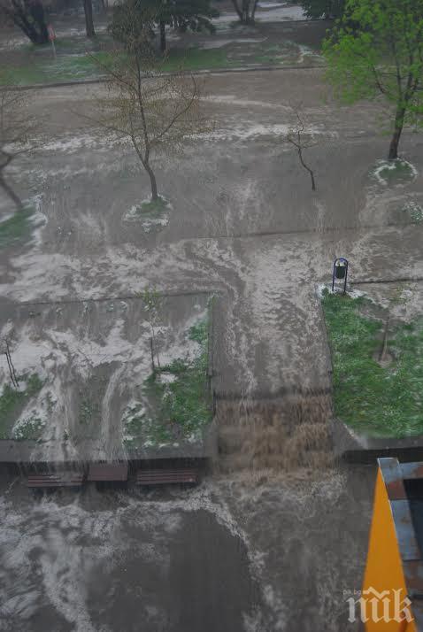 Град, пороен дъжд и бурен вятър взеха 4 жертви в Полша