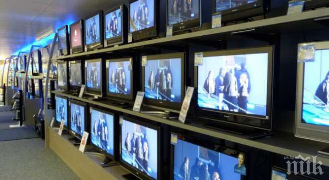 И това го има! Клиент осъди верига заради телевизор, който отказал да бъде „умен”