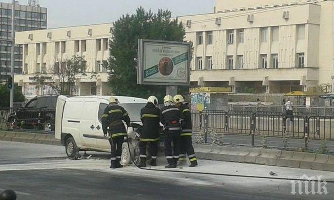 Нов екшън в Пловдив: Кола се запали в движение