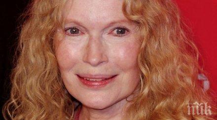 миа фароу приветства десето внуче