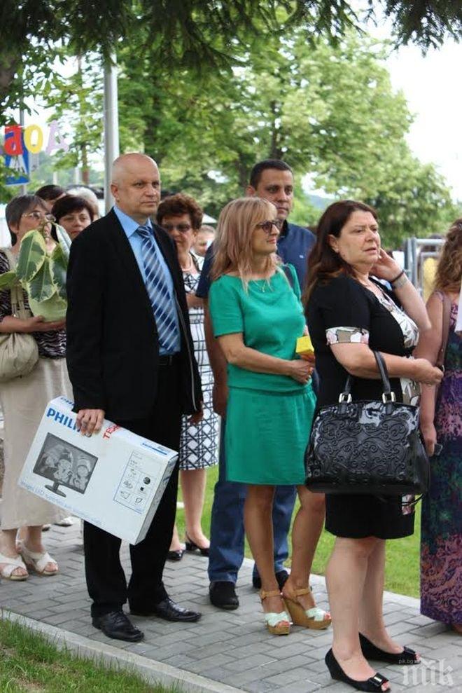 Общинските съветници от ГЕРБ-Габрово дариха монитори на Дневния център за деца с увреждания