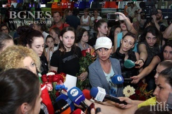 ПИК TV: Емоционално посрещане на ансамбъла ни в София