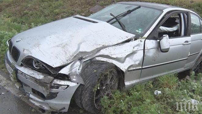 Меле в Пловдив! Спортно БМВ отнесе Опел, колата се заби в авто шоурум Меле в Пловдив! Спортно БМВ отнесе Опел, колата се заби в авто шоурум