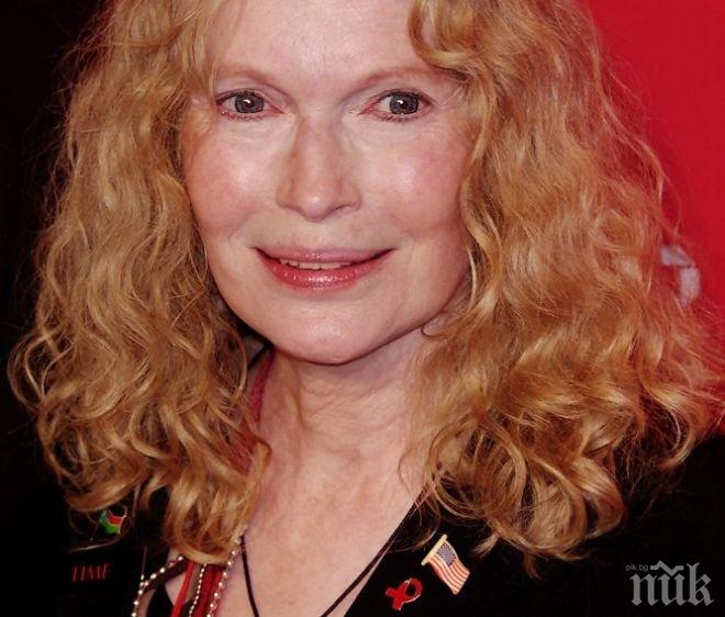 Миа Фароу приветства десето внуче 