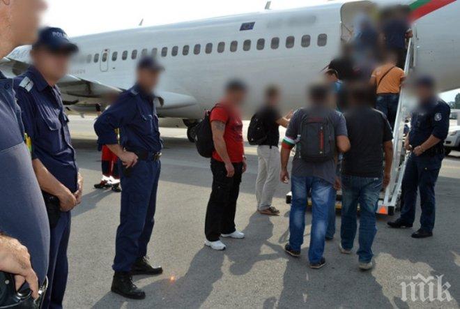 Турция депортира 10 незаконни пакистанци