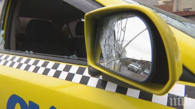 Министерска чиновничка заработва на черно като такси, вози пътници за по 3 лв.