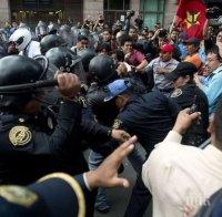 Радикали разбиха с камъни щатско правителство в Мексико