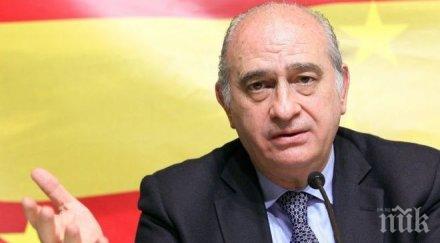 скандал испанския вътрешен министър омаскарил противници