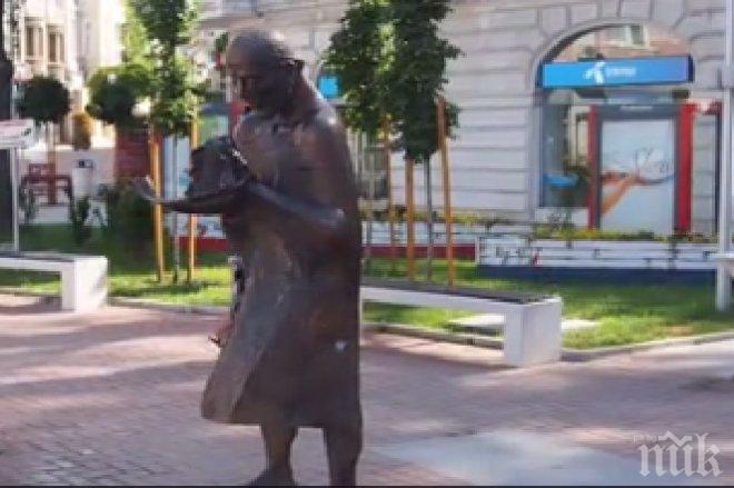 ПИК TV: Рибарят и златната рибка посрещат туристите във Варна

