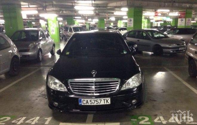 СКАНДАЛ! Бивш депутат гази законите в столичен мол (СНИМКИ)