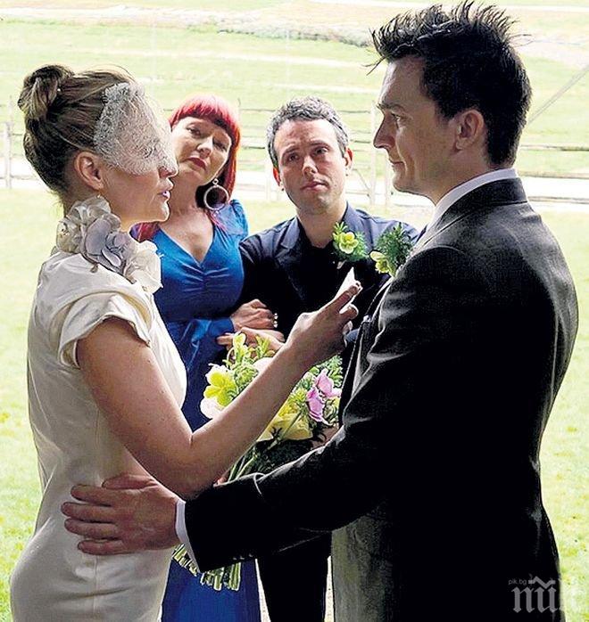 Пред любовта няма препятствия! Английски актьор се ожени за шампионка без крака (СНИМКИ)