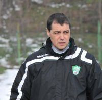 Хубчев първо изгони, а после прибра френски халф в 