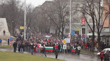 шумен протестиращите нападнаха кмета заем млн лева
