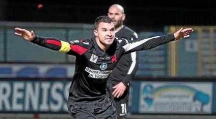 валери божинов съм герой вратарят страхотен