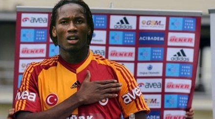 дидие дрогба подкрепи контузен колега турска болница