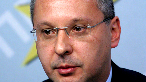 Станишев пред Би Би Си: Борисов демонтира държавата