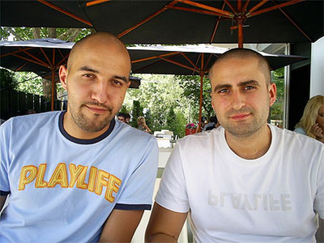 Румънеца и Енчев с химн за протестите (Видео)