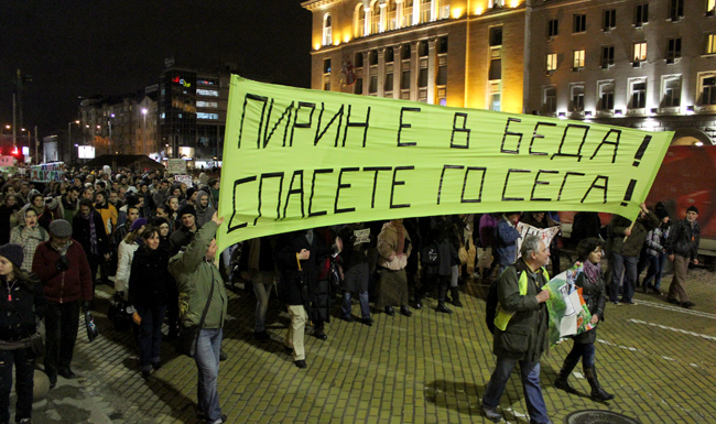 Лекари, студенти и еколози - вкупом на барикадата