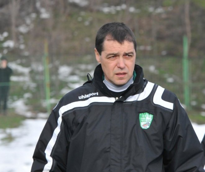 Хубчев първо изгони, а после прибра френски халф в Берое