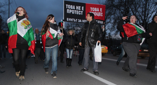 Протестиращи блокираха Орлов мост