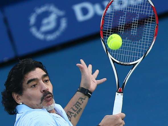 Марадона разцъква тенис с Дел Потро в Дубай