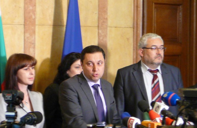 Яне гневен на президента, че се еманципирал от ГЕРБ