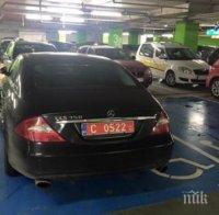 ЕКСКЛУЗИВНО В ПИК! Нагъл турски дипломат паркира на място за инвалиди