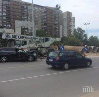 ИЗНЪРЕДНО В ПИК! Джипът, катастрофирал на „Цариградско шосе“, буквално летял по пътя