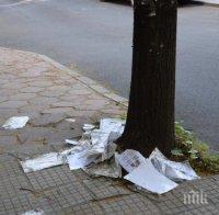Вандали изпокъсаха некролози в центъра на Кърджали, поругаха паметта на покойниците